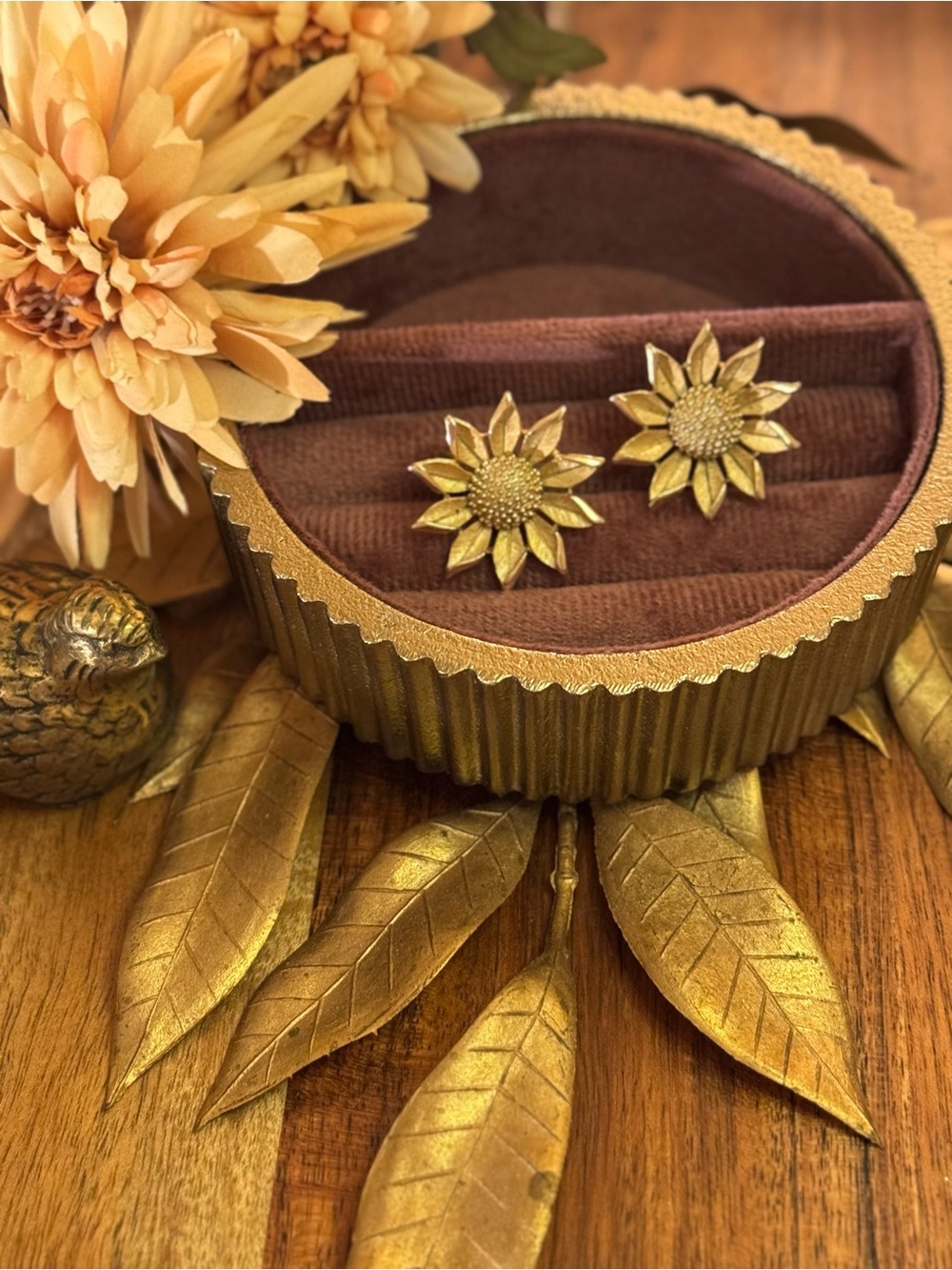 Gold Sunflower Vintage Earrings - Picture 4 of 14